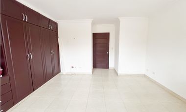 Venta de Casa con Piscina y Jardín en Costa Sur, Panamá