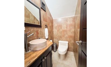 Venta de Casa con Piscina y Jardín en Costa Sur, Panamá