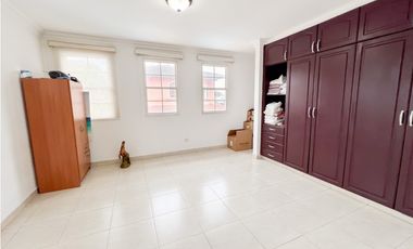 Venta de Casa con Piscina y Jardín en Costa Sur, Panamá