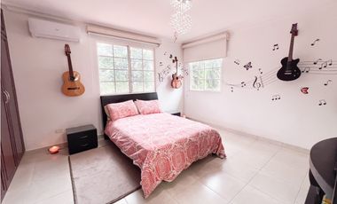 Venta de Casa con Piscina y Jardín en Costa Sur, Panamá