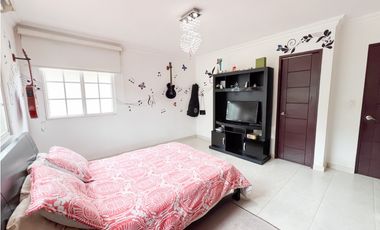 Venta de Casa con Piscina y Jardín en Costa Sur, Panamá