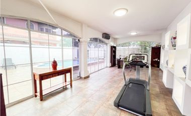 Venta de Casa con Piscina y Jardín en Costa Sur, Panamá