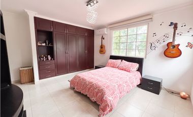 Venta de Casa con Piscina y Jardín en Costa Sur, Panamá