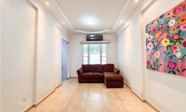 Venta de Casa con Piscina y Jardín en Costa Sur, Panamá