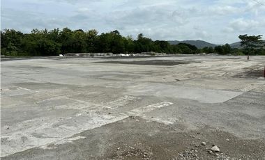 Lote de 10,000 m² con Piso de Concreto