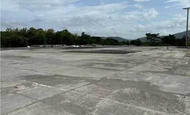 Lote de 10,000 m² con Piso de Concreto