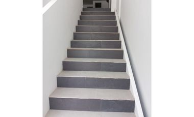 Se alquila local en Plaza comercial / San Francisco