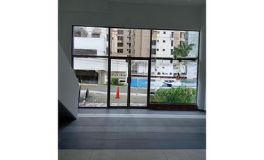 Se alquila local en Plaza comercial / San Francisco