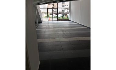 Se alquila local en Plaza comercial / San Francisco