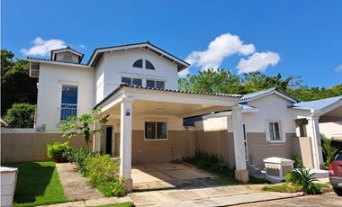 Se vende casa en Las Olas de Playa Dorada