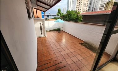 VENDEMOS CASA EN LA 12 DE OCTUBRE