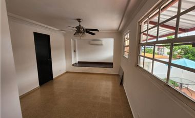 VENDEMOS CASA EN LA 12 DE OCTUBRE