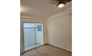 VENDEMOS CASA EN LA 12 DE OCTUBRE