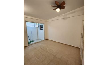 VENDEMOS CASA EN LA 12 DE OCTUBRE