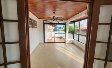 VENDEMOS CASA EN LA 12 DE OCTUBRE
