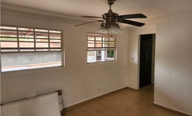VENDEMOS CASA EN LA 12 DE OCTUBRE