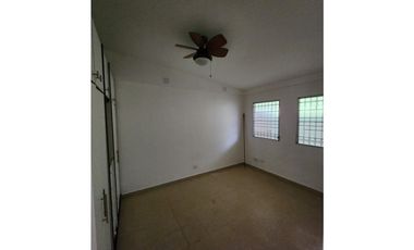 VENDEMOS CASA EN LA 12 DE OCTUBRE