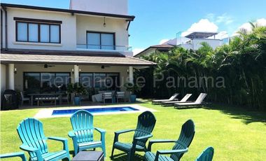 Casa dúplex en alquiler en San Carlos. Panamá Oeste. 25-4760.