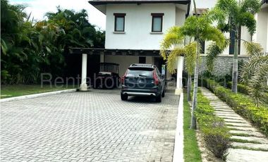 Casa dúplex en alquiler en San Carlos. Panamá Oeste. 25-4760.