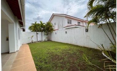 VENTA DE CASA EN VERSALLES LYON , PH QUINTAS DE VERSALLES