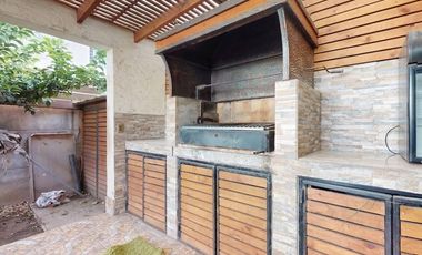 ¡CASA ESQUINA! LA MEJOR OFERTA Y UBICACIÓN DE ZONA