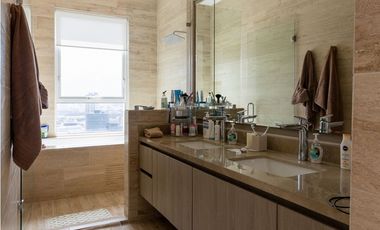 Venta de apartamento en PH Aria en Costa del Este.