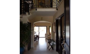 Se vende hermosa casa en PH Antigua, Costa del Este