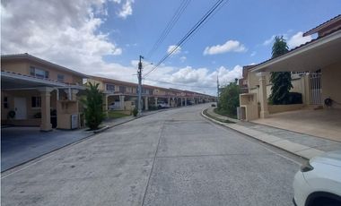 Venta de Casa  Reposeído en  Villas del Golf , Villa Lucre