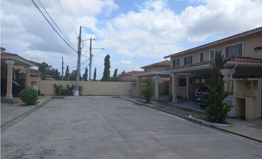 Venta de Casa  Reposeído en  Villas del Golf , Villa Lucre