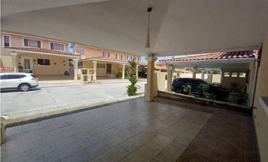 Venta de Casa  Reposeído en  Villas del Golf , Villa Lucre