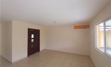 Venta de Casa  Reposeído en  Villas del Golf , Villa Lucre