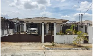 VENDO CASA EN PARQUES DE OVIEDO, HATO MONTAÑA