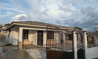 VENDO CASA EN PARQUES DE OVIEDO, HATO MONTAÑA
