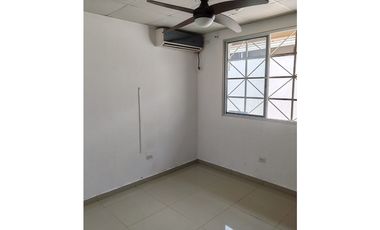 VENDO CASA EN PARQUES DE OVIEDO, HATO MONTAÑA