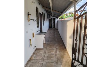 VENDO CASA EN PARQUES DE OVIEDO, HATO MONTAÑA