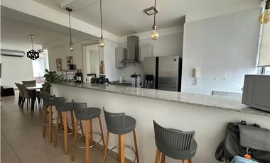 Apartamento amoblado en PH Vista Balboa  ¡a pasos de la Cinta Costera