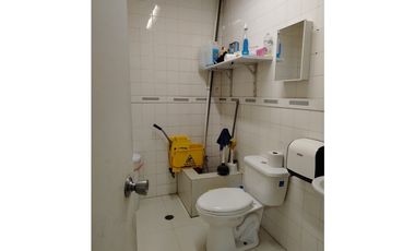 SE VENDE LOCAL EN ALBROOK, PASILLO DEL DELFN