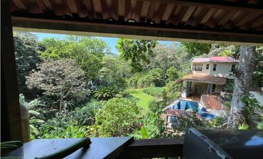 Venta – Propiedad con 2 Casas + Vista al Lago en Las Cumbres