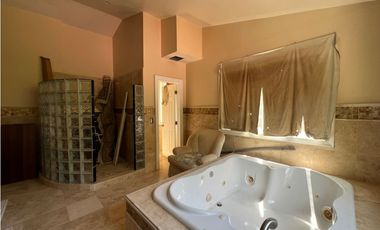 Venta – Propiedad con 2 Casas + Vista al Lago en Las Cumbres