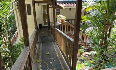 Venta – Propiedad con 2 Casas + Vista al Lago en Las Cumbres