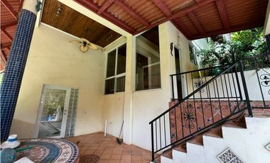 Venta – Propiedad con 2 Casas + Vista al Lago en Las Cumbres