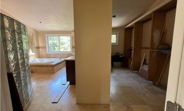 Venta – Propiedad con 2 Casas + Vista al Lago en Las Cumbres