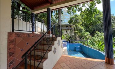 Venta – Propiedad con 2 Casas + Vista al Lago en Las Cumbres