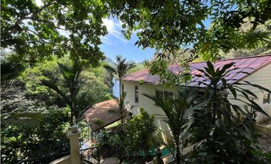 Venta – Propiedad con 2 Casas + Vista al Lago en Las Cumbres