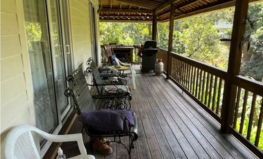 Venta – Propiedad con 2 Casas + Vista al Lago en Las Cumbres