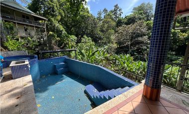 Venta – Propiedad con 2 Casas + Vista al Lago en Las Cumbres