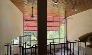 Venta – Propiedad con 2 Casas + Vista al Lago en Las Cumbres