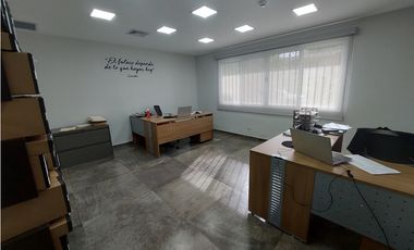Se vende oficina Chalet en Los ngeles Betania 303 m2 JS