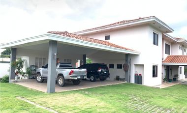 VENDO CASA RESIDENCIAL - LA CHORRERA SECTOR SANTA CLARA