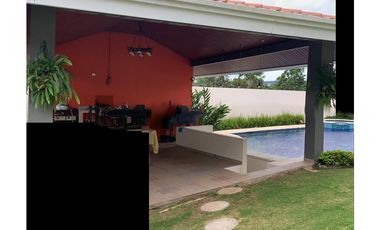 VENDO CASA RESIDENCIAL - LA CHORRERA SECTOR SANTA CLARA